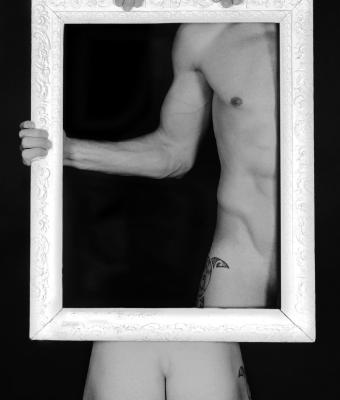 nudo-in-cornice
