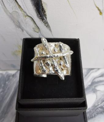 anello-scultura-a-fascia-in-br
