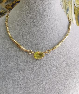 collier-in-bronzo-giallo-con-q