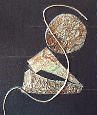 bimbo-seduto-che-gioca