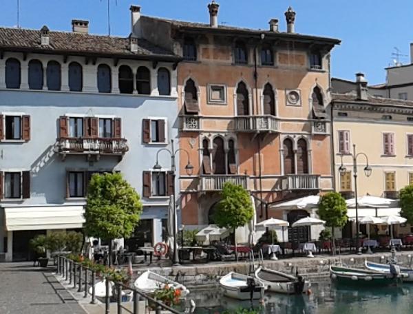 pittori-al-porto-14-e-29-agosto-11-settembre-2021-dalle-1800-alle-2300 pittori-al-porto-14-e-29-agosto-11-settembre-2021-dalle-1800-alle-2300