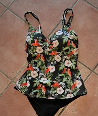 women-s-swimsuit-with-parrots