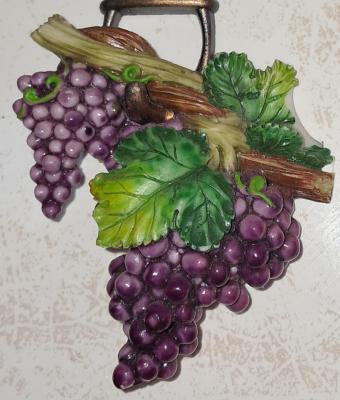 attachable-bunch-of-grapes-fig
