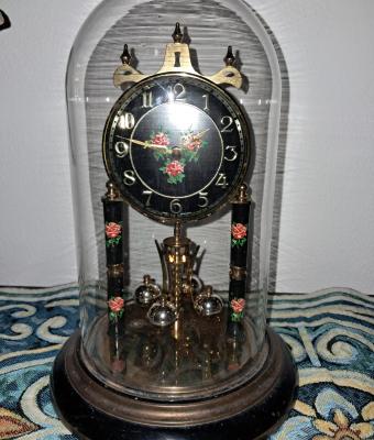 ancient-clock-with-roses