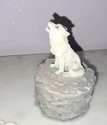 howling-white-wolf-statuette