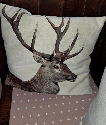 deer-pillow