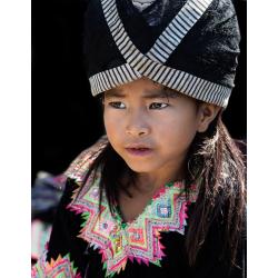 bambina-in-laos