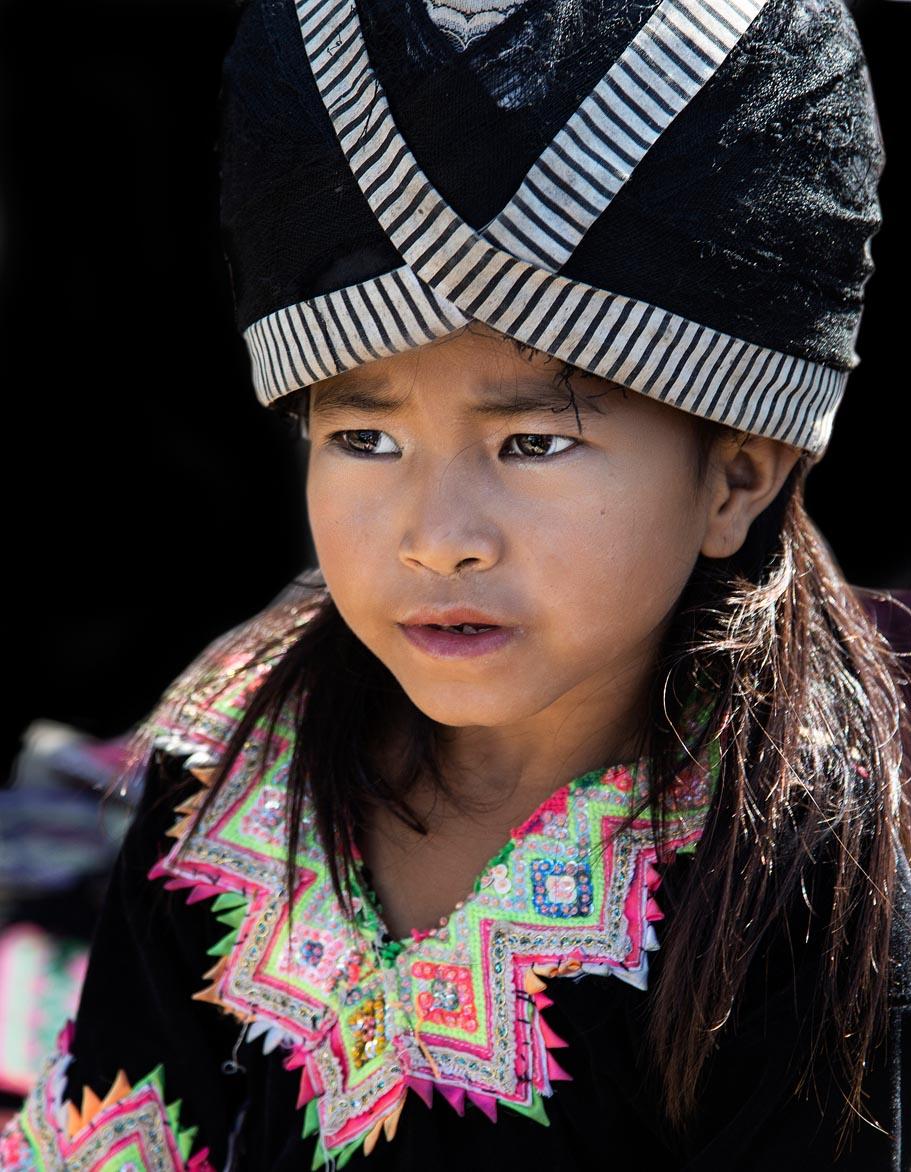bambina-in-laos