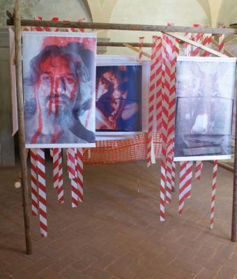 istallazione-mostra-le-stanze