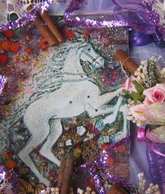 cavallo-bianco-tra-i-fiori