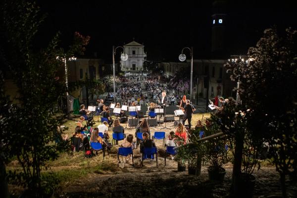 stienta-per-una-notte-capitale-del-pop-con-il-maestro-diego-basso stienta-per-una-notte-capitale-del-pop-con-il-maestro-diego-basso