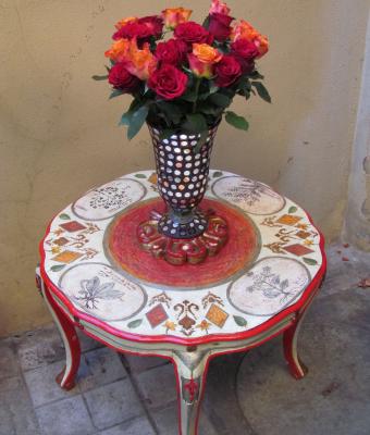 tavolinetto-da-fiori-e-foglie