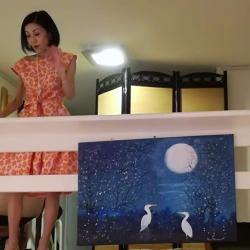 la-gallerista-chie-con-la-mia-opera-l-equilibrioper-un-momento-presso-la-chie-art-gallery-a-milano