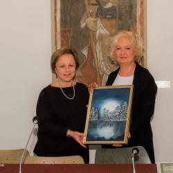 con-il-vicesindaco-di-candelobicon-la-donazione-della-mia-opera-serenata-nella-sala-degli-affreschi-del-comune-stesso