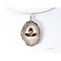 fiore-bianco-con-foglie-nella