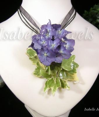 collana-con-fiore-blu-girocol