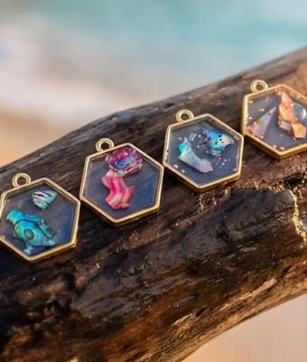 ciondolo-in-madreperla-in-resi