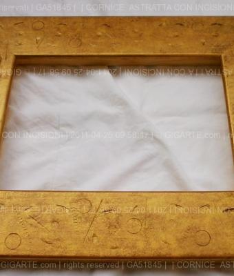 cornice-astratta-con-incision