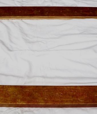 cornice-astratta-con-incisioni
