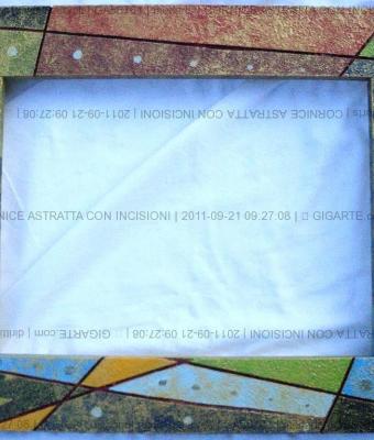 cornice-astratta-con-incisioni