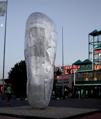 menhir-contemporaneo