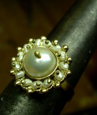 anello-oro-e-perle-barocco