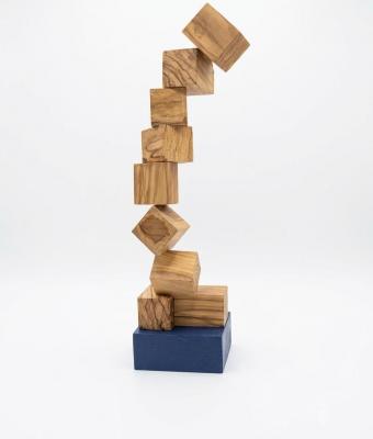 scultura-moderna-in-legno-di-o