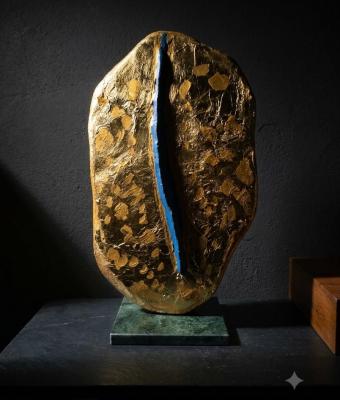 scultura-concettuale-oro-e-blu