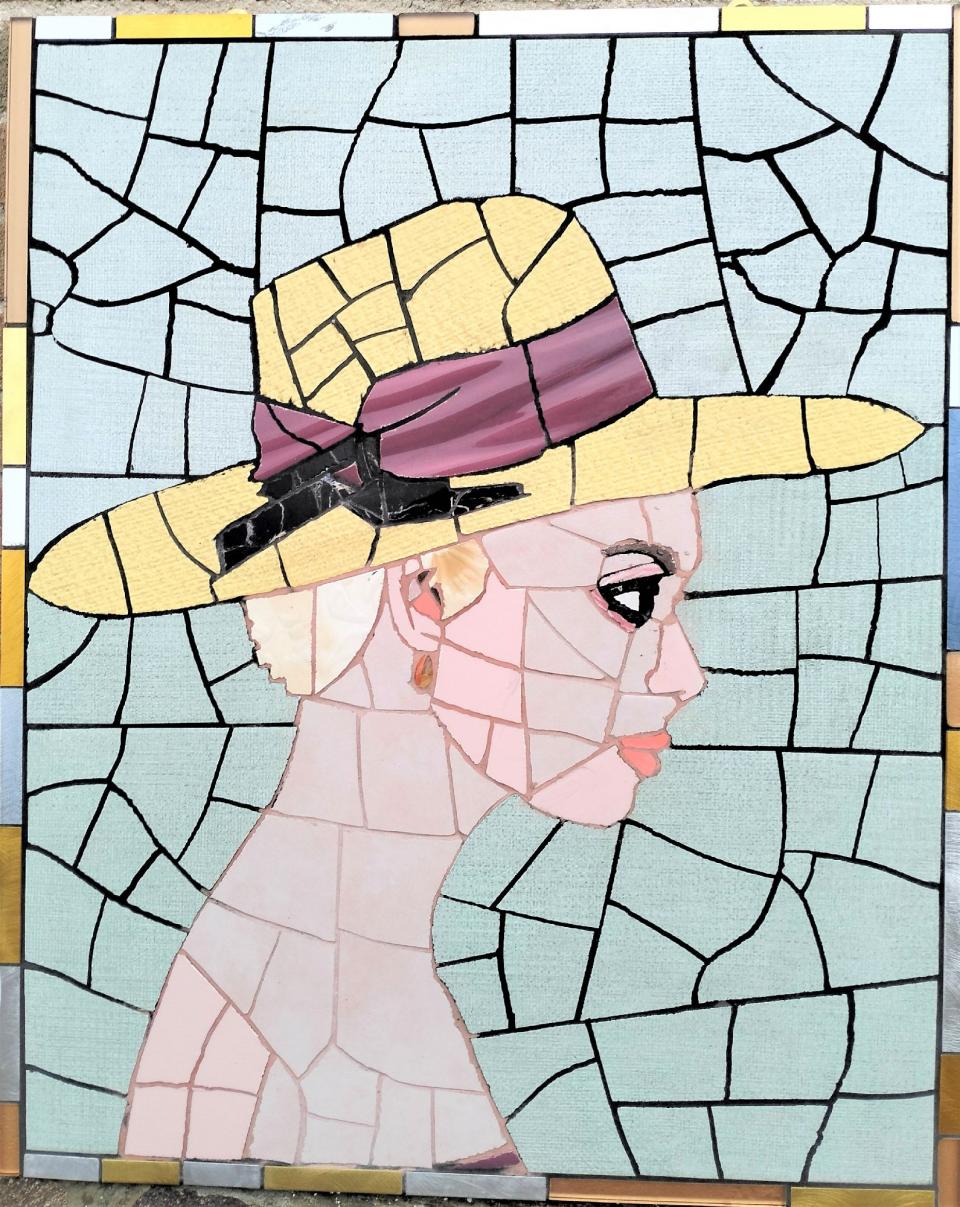 donna-col-cappello