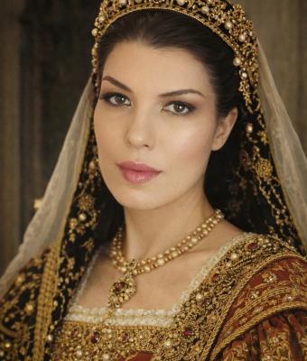 sara-pretegiani-soprano-cat