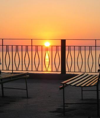 panchine-al-tramonto