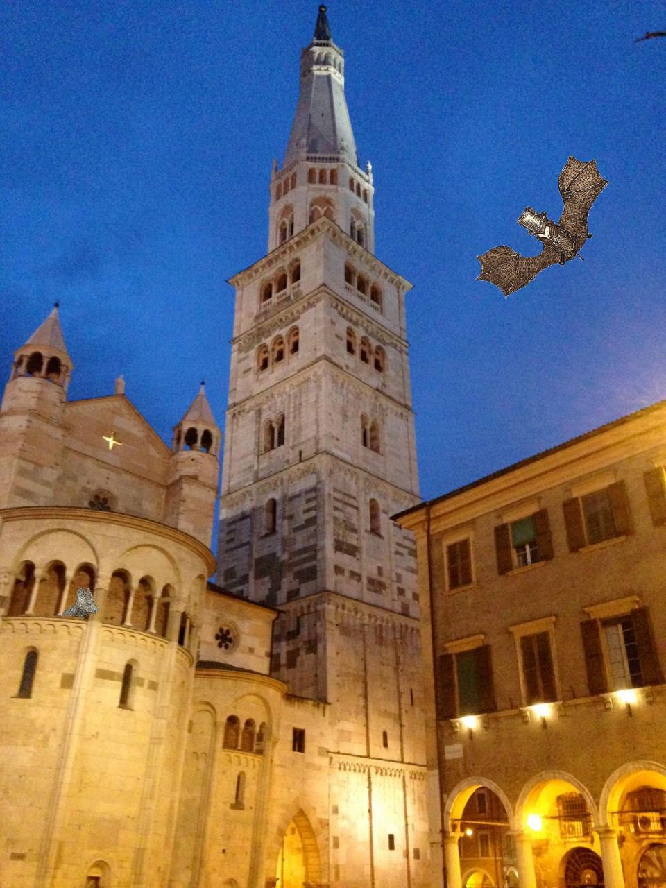 duomo-retro-e-torre-ghirlandin