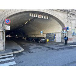 art-gallery-collection-installazione-galleria-stazione-centrale-milano-opere-in-cartone-riciclato