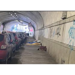 art-gallery-collection-installazione-galleria-stazione-centrale-milano-opere-in-cartone-riciclato