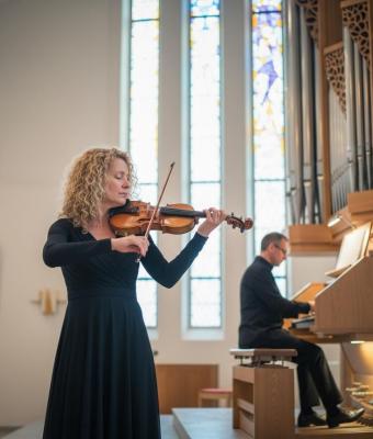 organista-e-violinista-a-veron