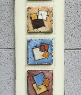 totem-piastrelle-geometrico